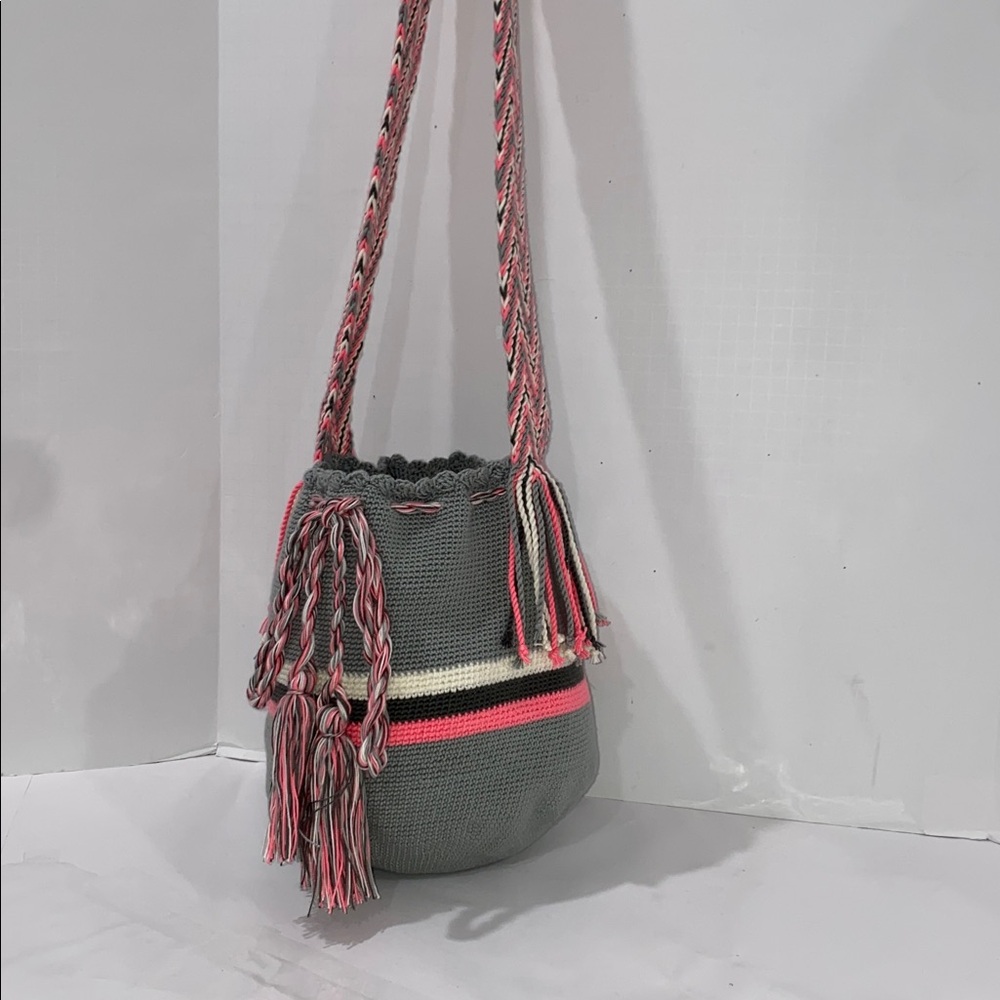 Mochila Wagvu Woven Boho Bag Gray and Pink Handmade Knit Shoulder Bag
